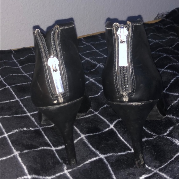 Black heels - Picture 3 of 3